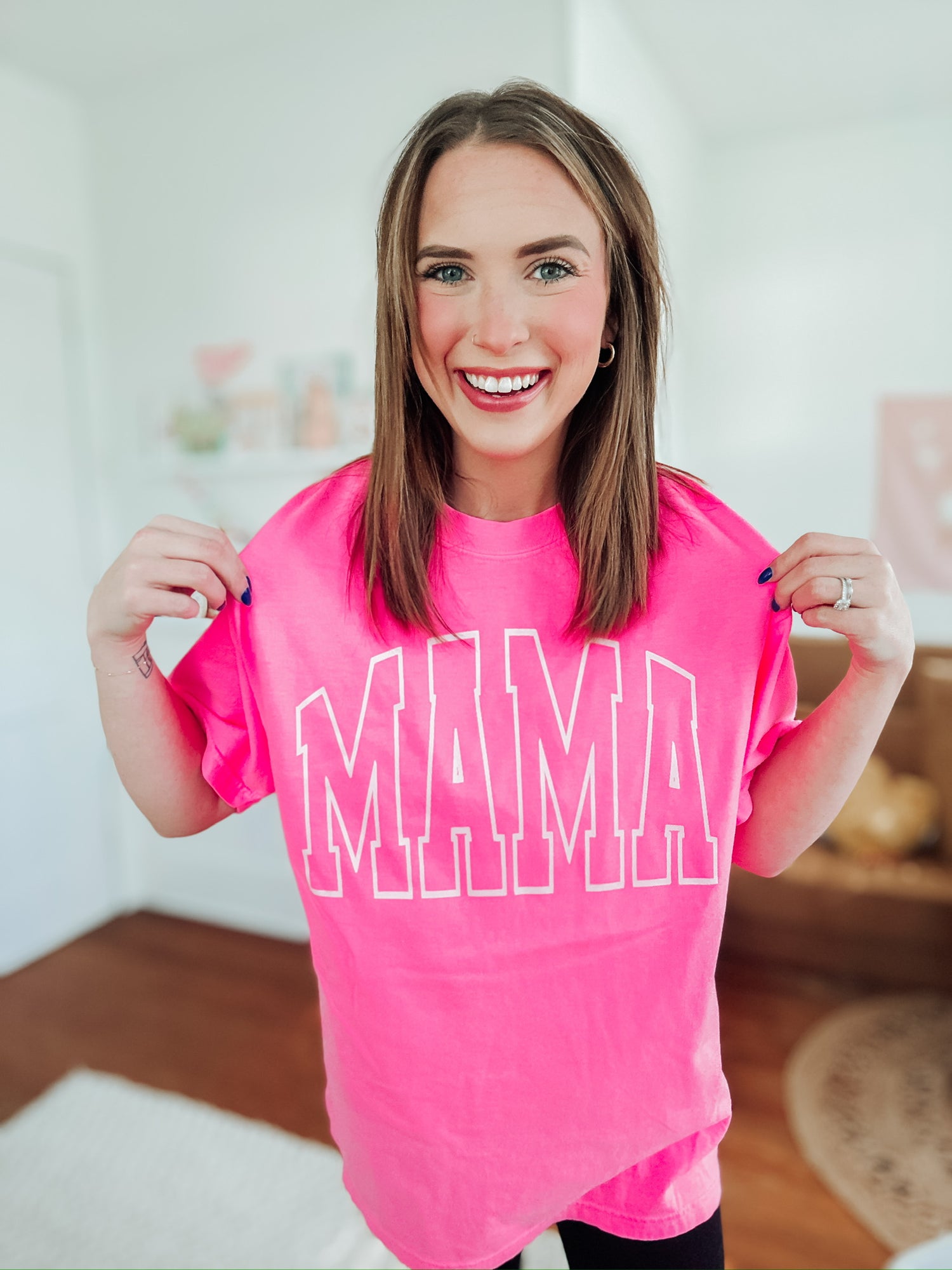 Outline MAMA Neon Pink